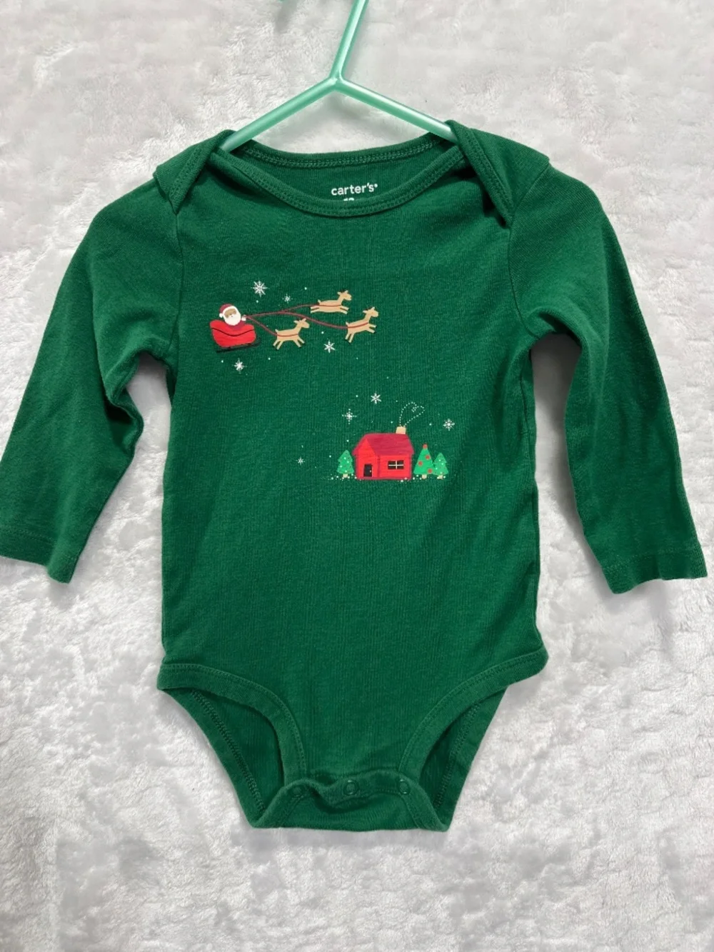 Lot of 2 Christmas print baby bodysuit green Santa’s unisex size 12 M